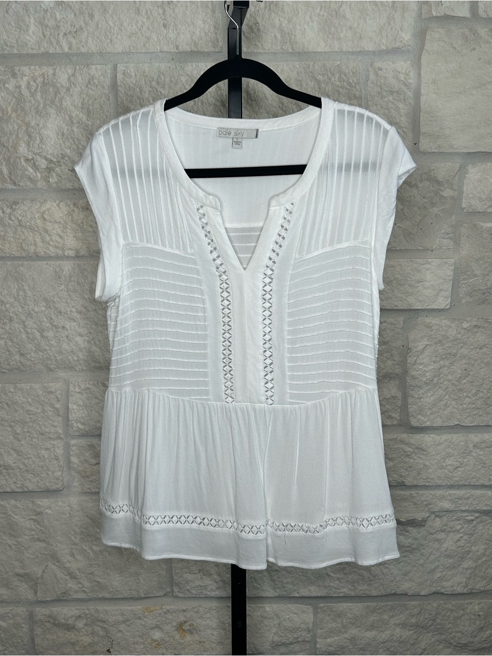 Pale Sky Boho White Split-Neck Pleated Peplum Top size L